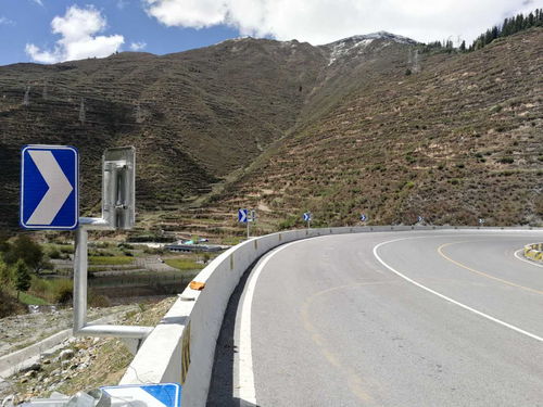 瑶海单悬臂式交通标志安装全解析 从选址到施工的标准化流程